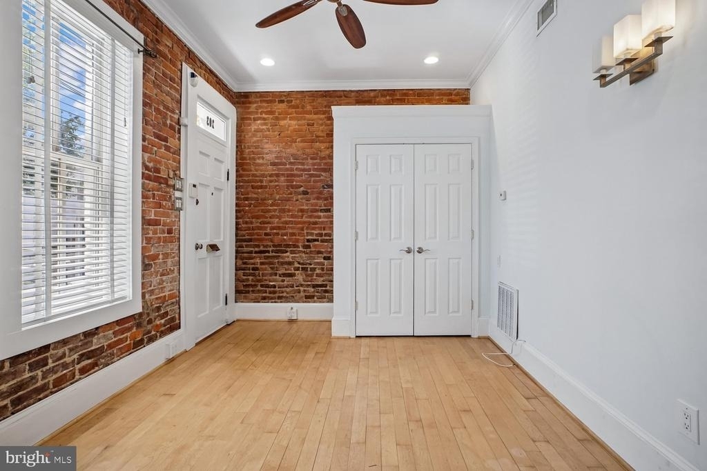 921 Cameron Street - Photo 3