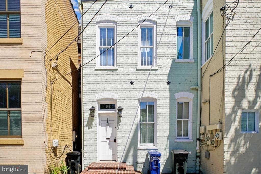 921 Cameron Street - Photo 1