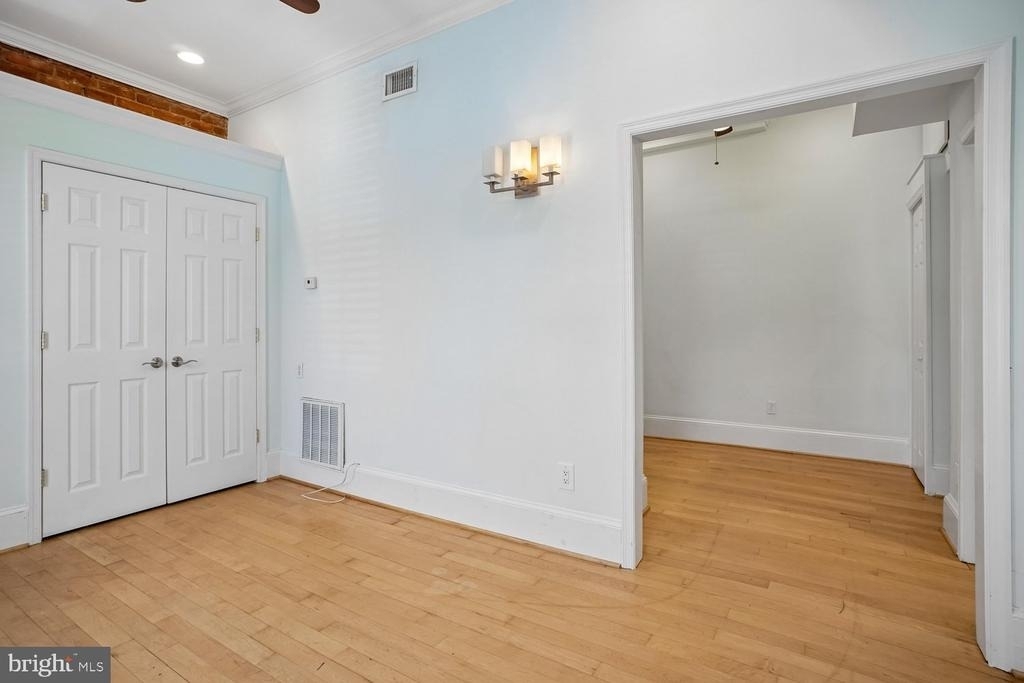921 Cameron Street - Photo 4