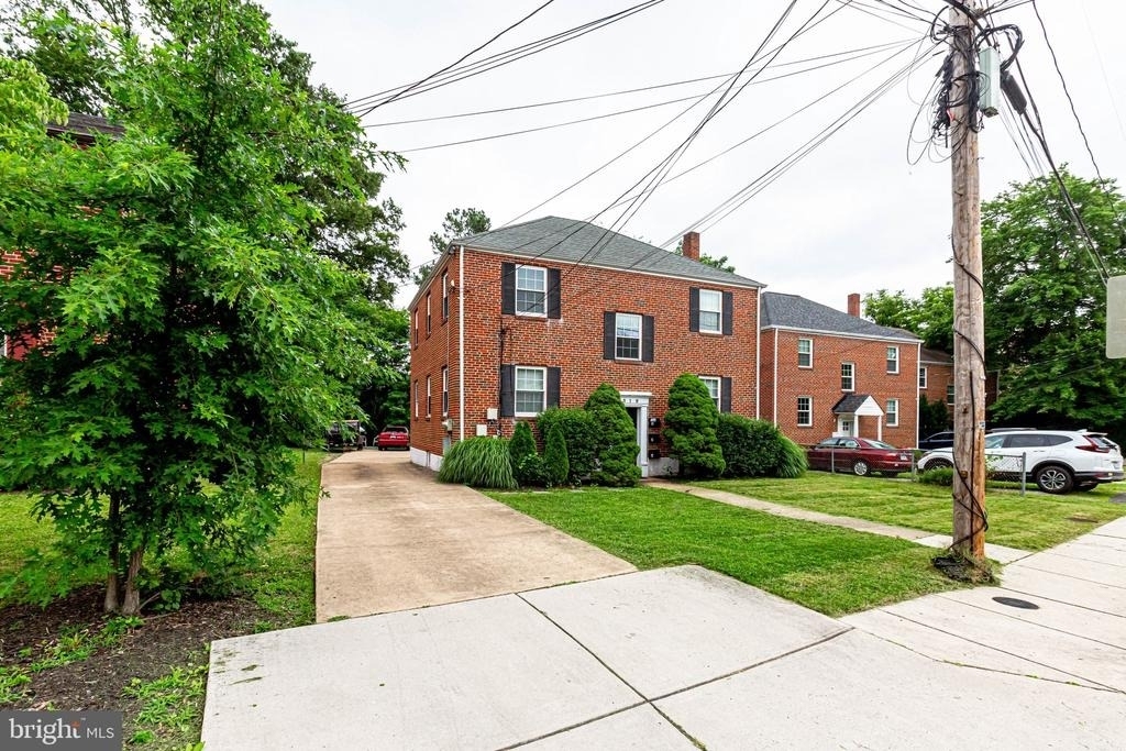1519 Stafford Street N - Photo 1