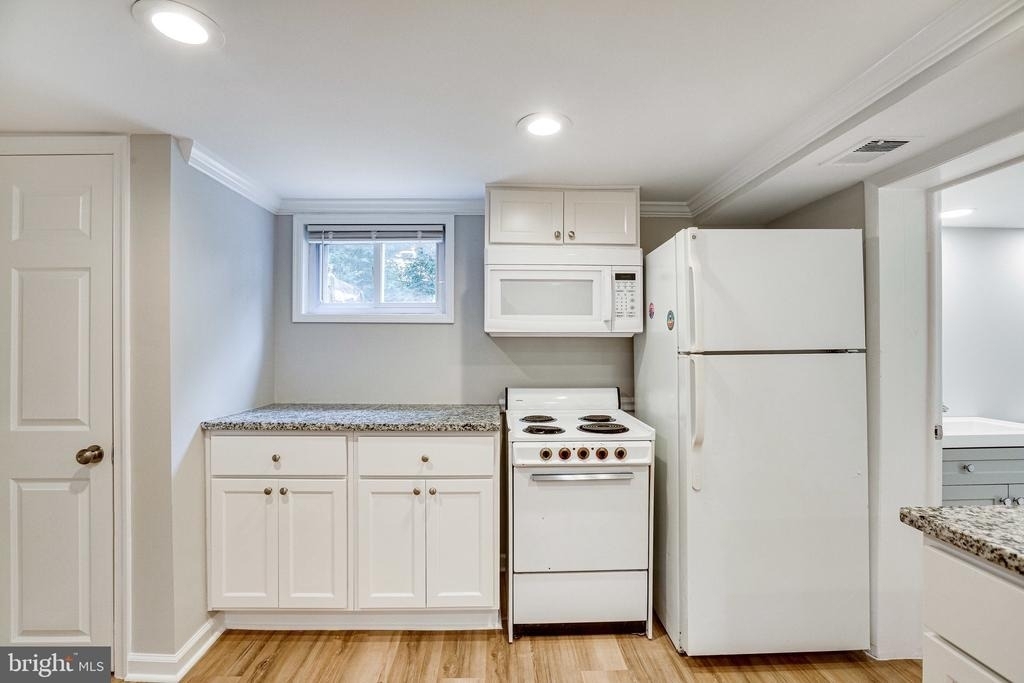 1519 Stafford Street N - Photo 3