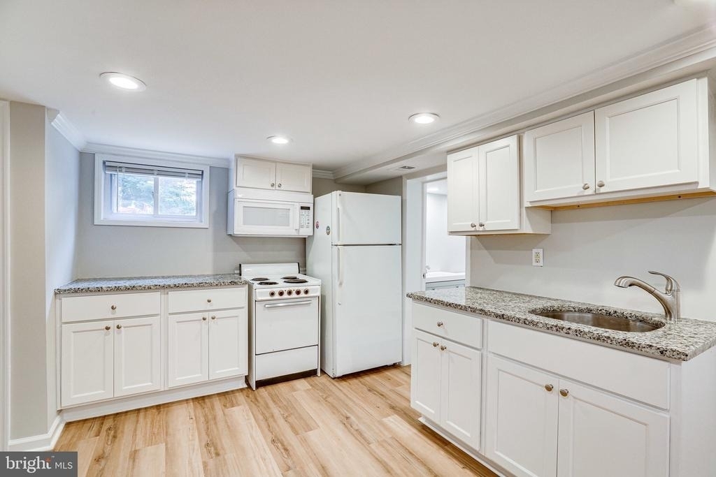 1519 Stafford Street N - Photo 4