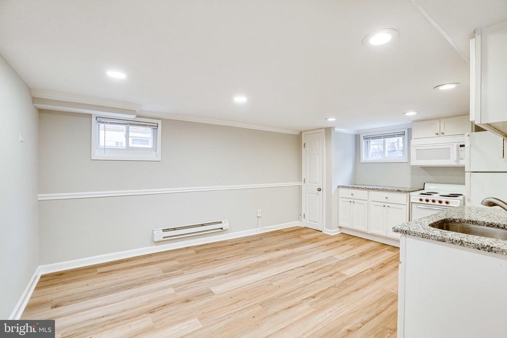 1519 Stafford Street N - Photo 2