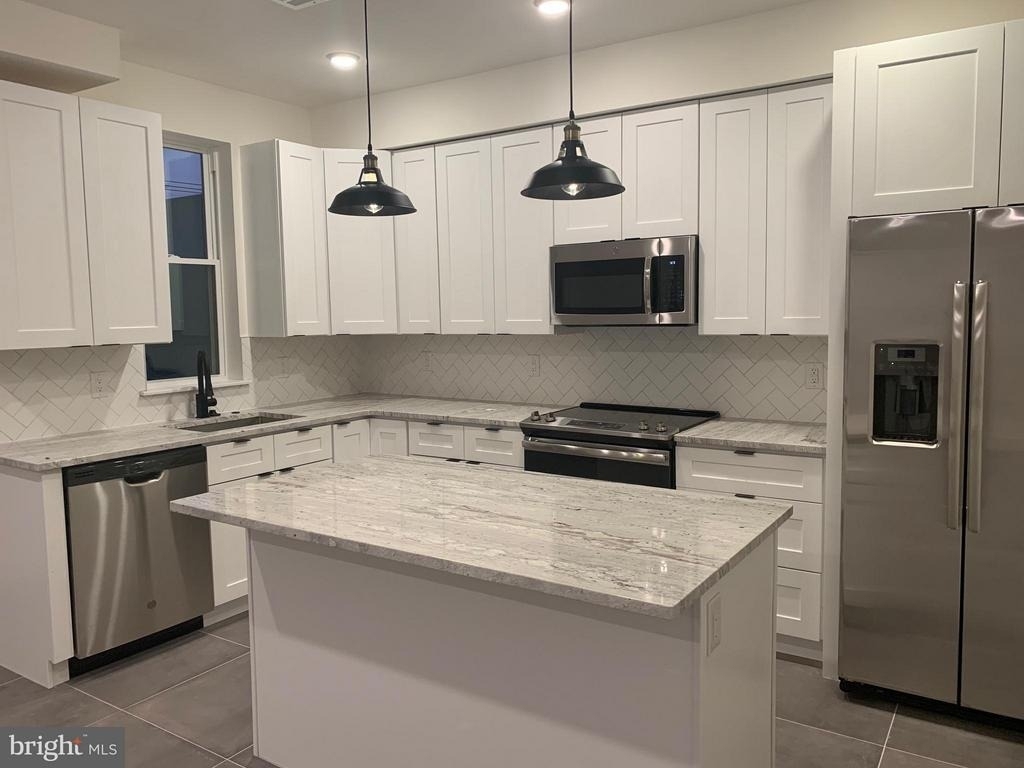 1501 Parrish Street - Photo 1
