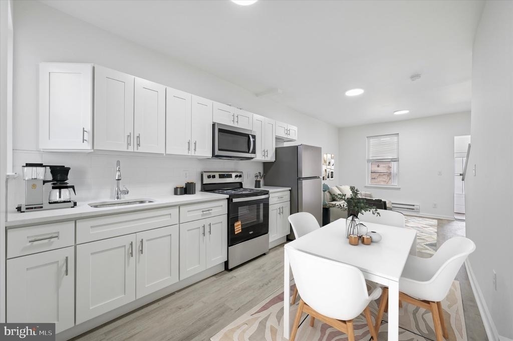 248 N Alden Street - Photo 16
