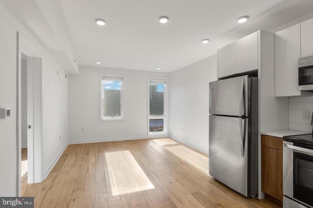 1416 Frankford Ave - Photo 2
