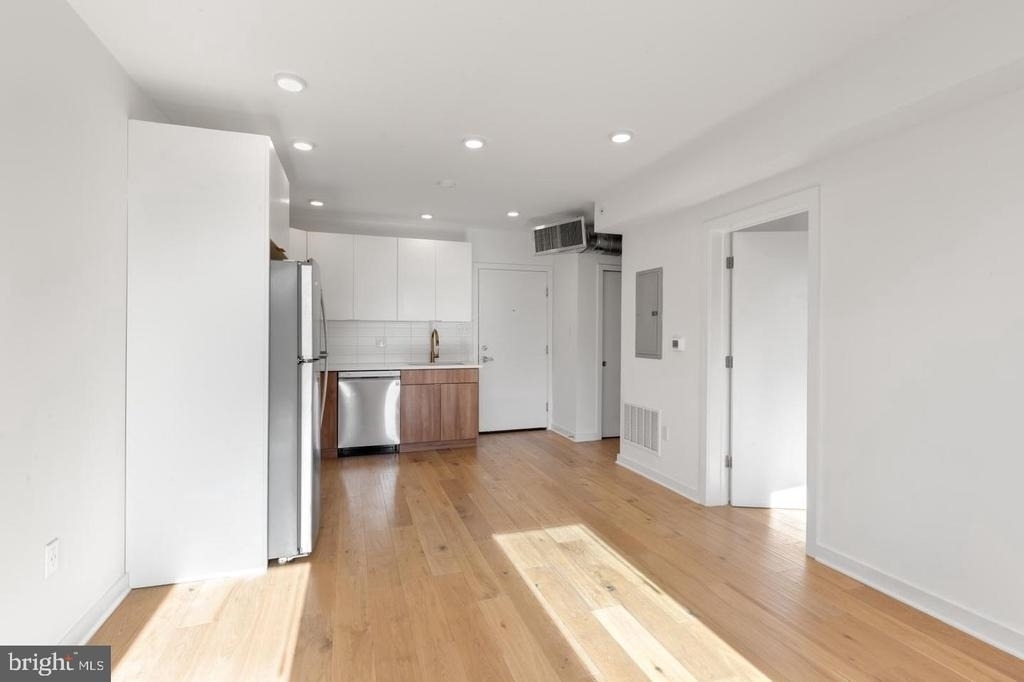 1416 Frankford Ave - Photo 3