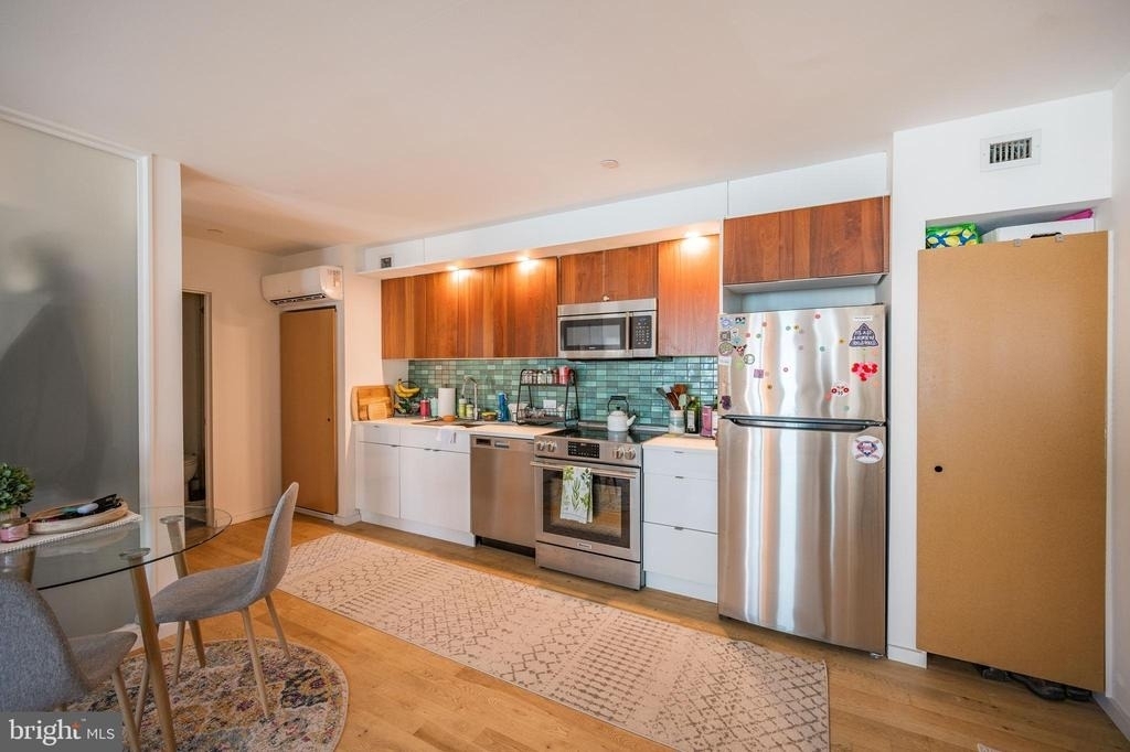 152 W Laurel Street - Photo 4