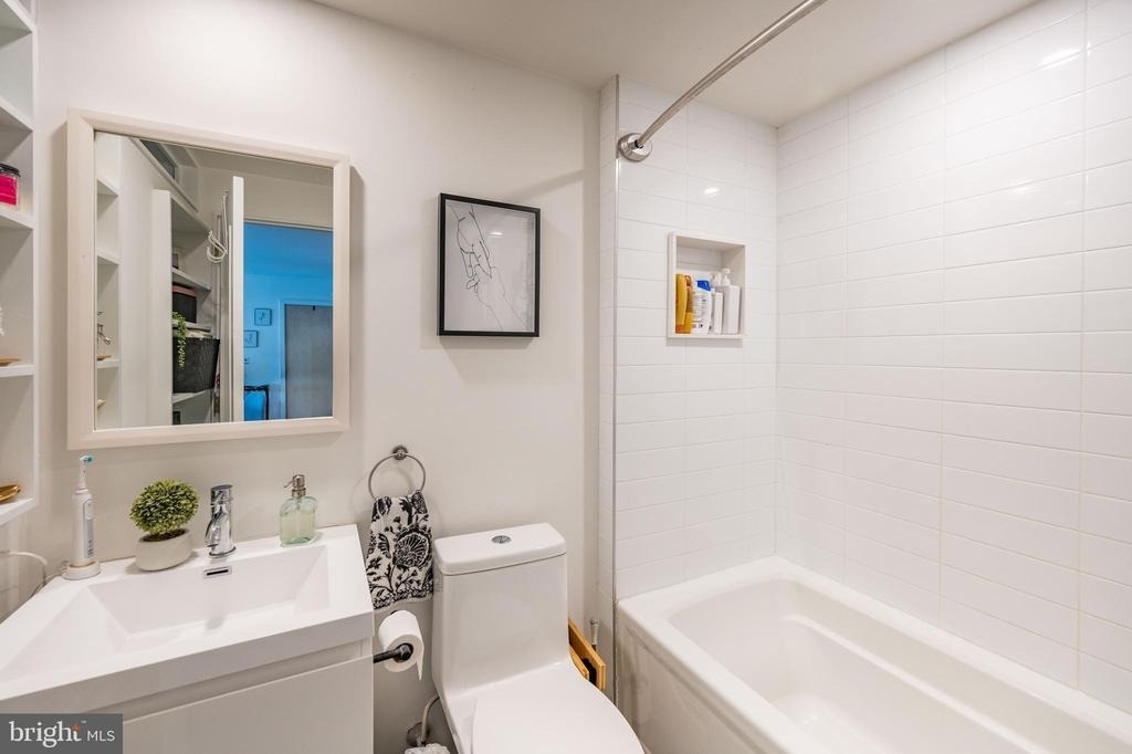 152 W Laurel Street - Photo 6