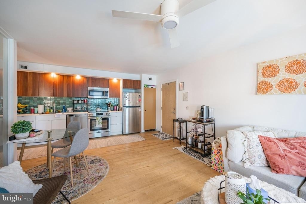 152 W Laurel Street - Photo 3