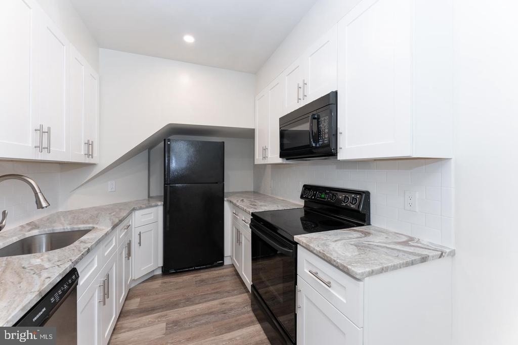 2032 Walnut Street - Photo 4
