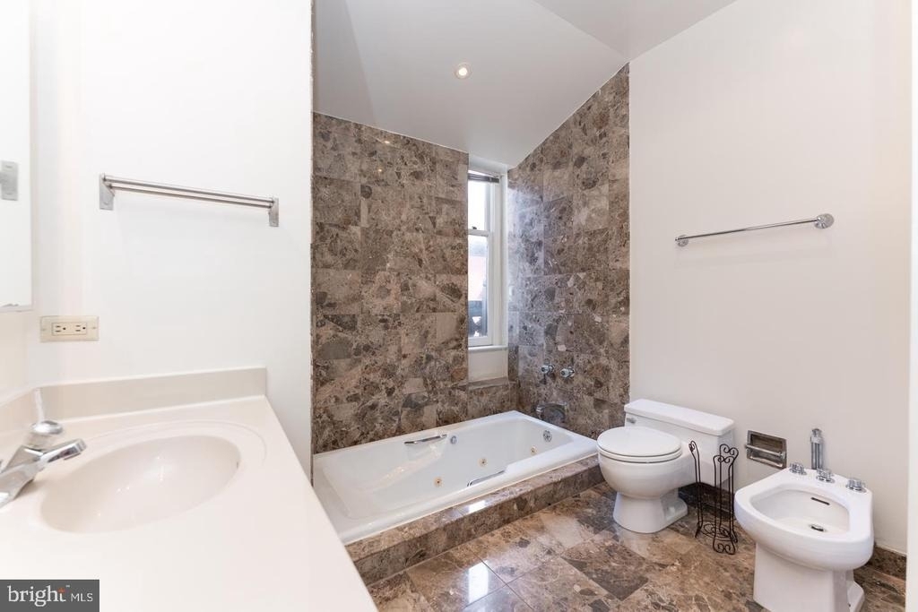2032 Walnut Street - Photo 12