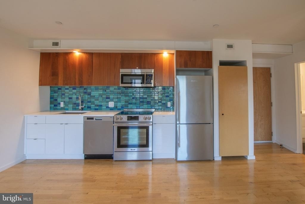 152 W Laurel Street - Photo 4