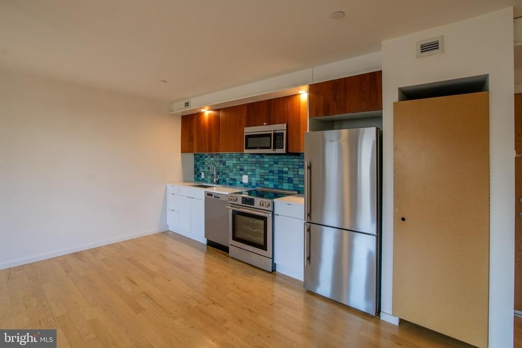 152 W Laurel Street - Photo 3