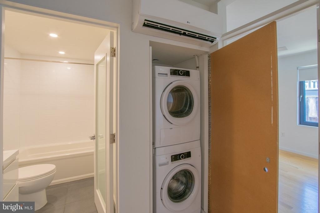 152 W Laurel Street - Photo 10