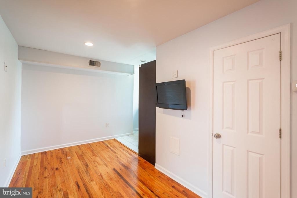 1116 Pine Street - Photo 2