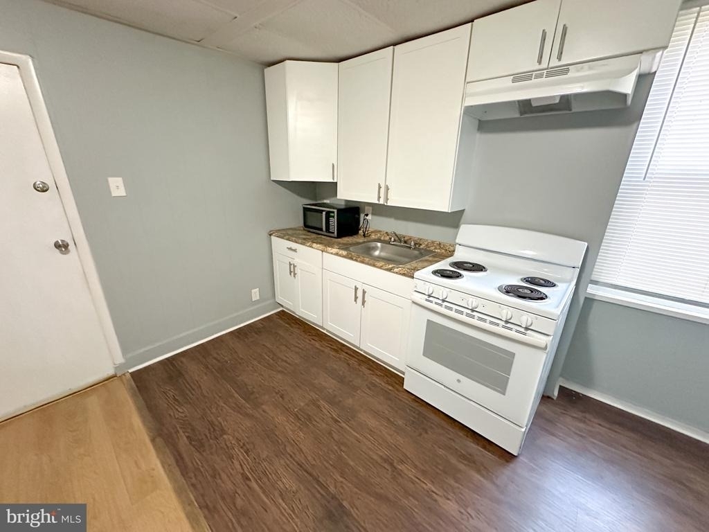 1347 Sellers Street - Photo 0