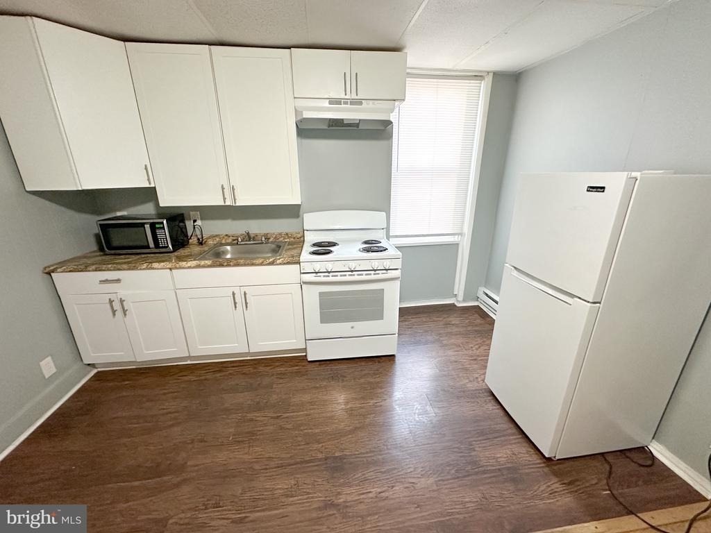 1347 Sellers Street - Photo 1