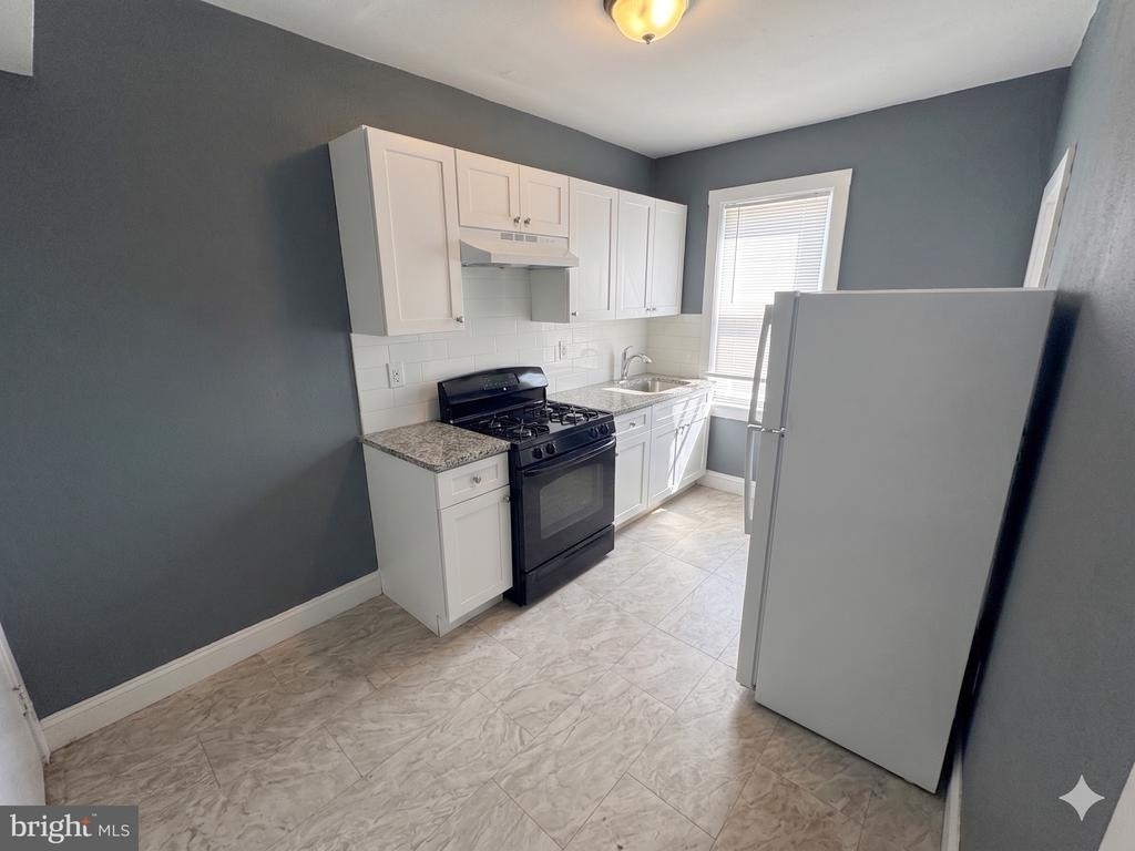 2640 S Robinson Street - Photo 0