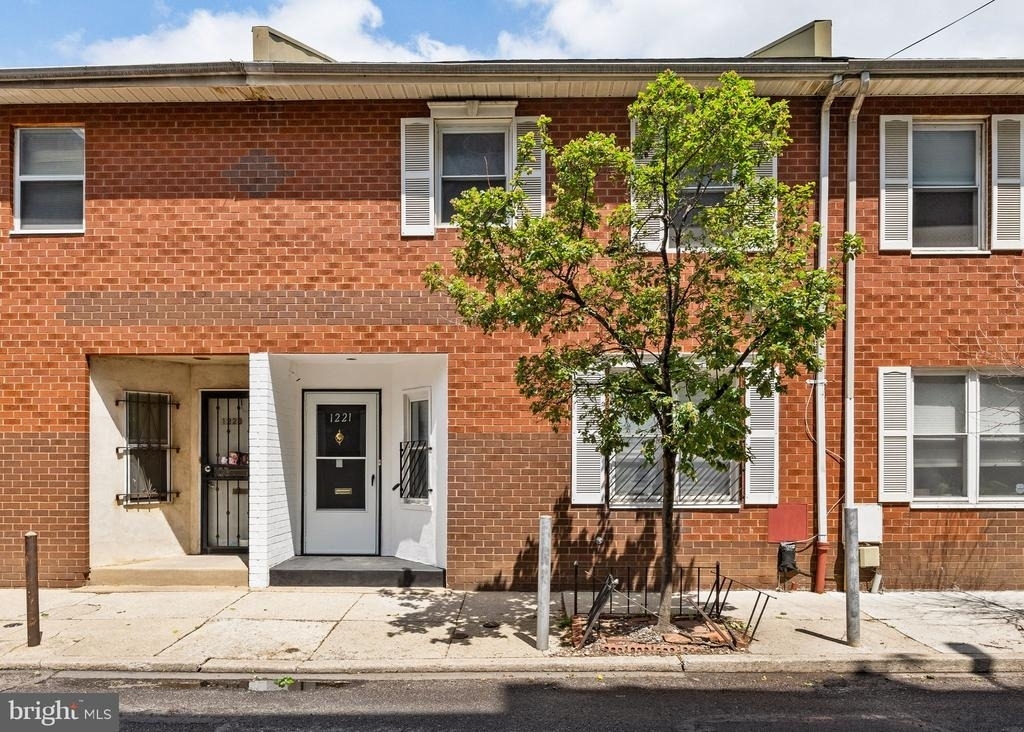 1221 Kater Street - Photo 0