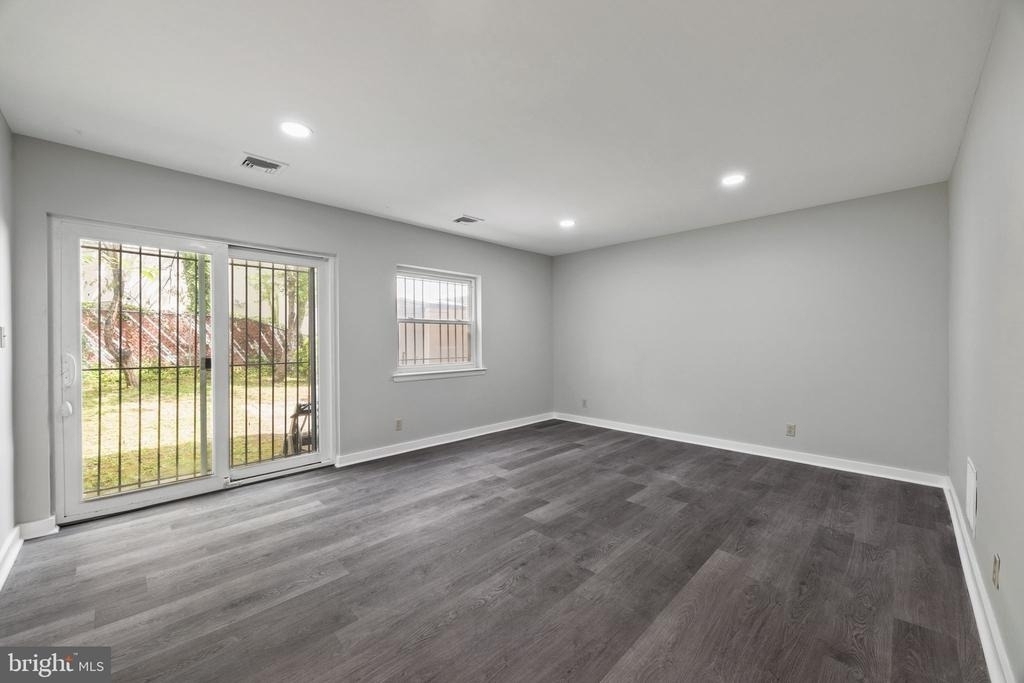 1221 Kater Street - Photo 8
