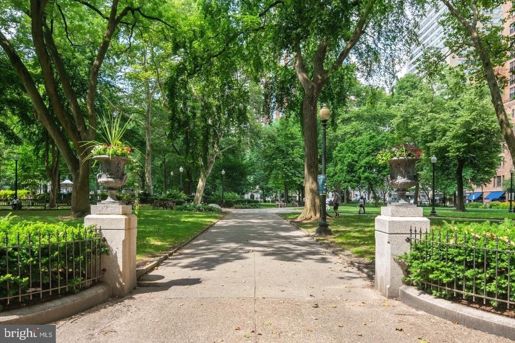 1806 Rittenhouse Square - Photo 17