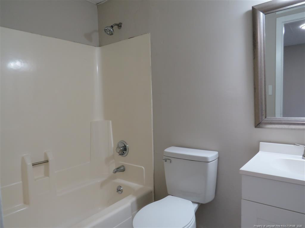 210-18 Colonial Drive - Photo 9
