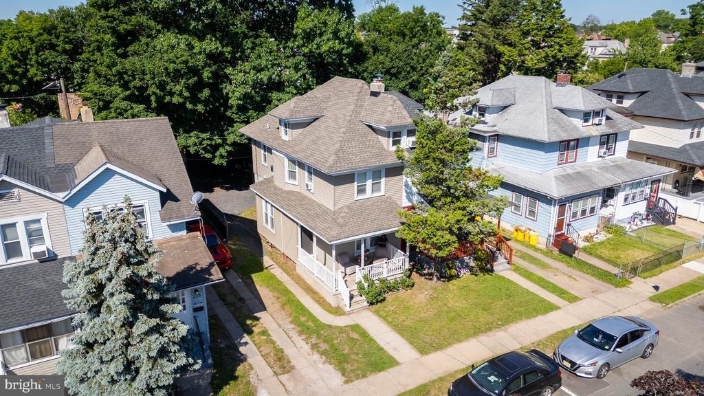233 Park Lane - Photo 1