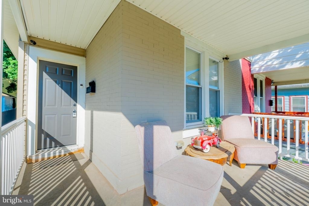 233 Park Lane - Photo 2