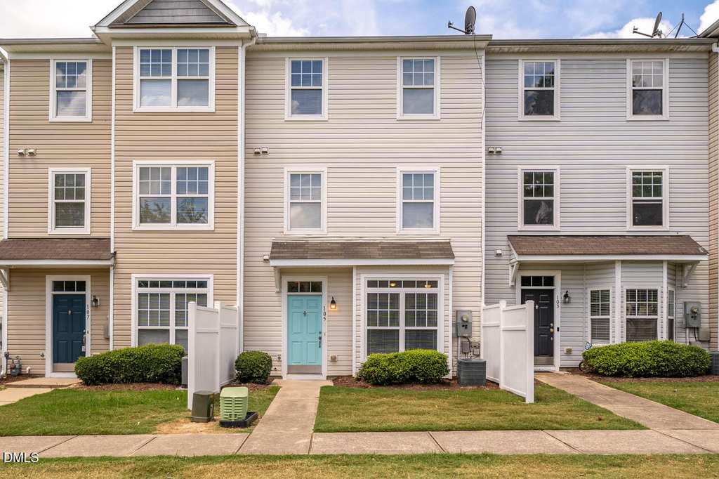 1211 Canyon Rock Court - Photo 2