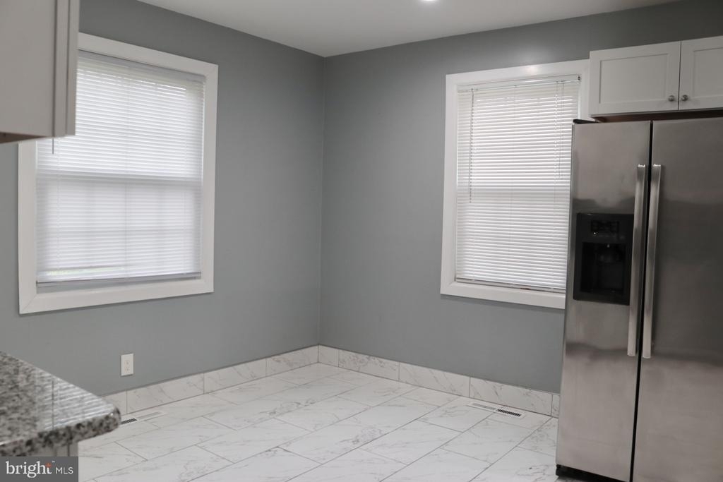 102 E Main Street - Photo 9