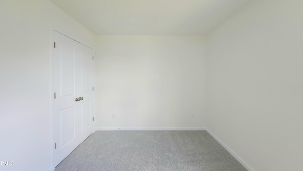 395 Oak Park Boulevard - Photo 4