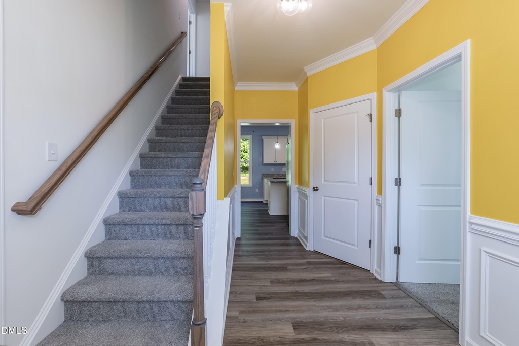 395 Oak Park Boulevard - Photo 6
