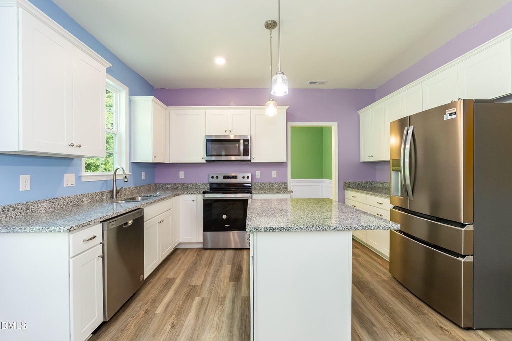 395 Oak Park Boulevard - Photo 9