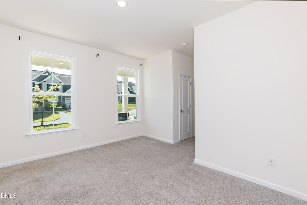 395 Oak Park Boulevard - Photo 6