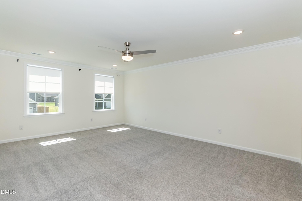 395 Oak Park Boulevard - Photo 7