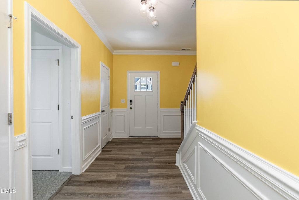 395 Oak Park Boulevard - Photo 7