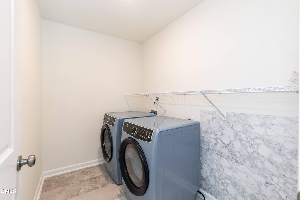 395 Oak Park Boulevard - Photo 5