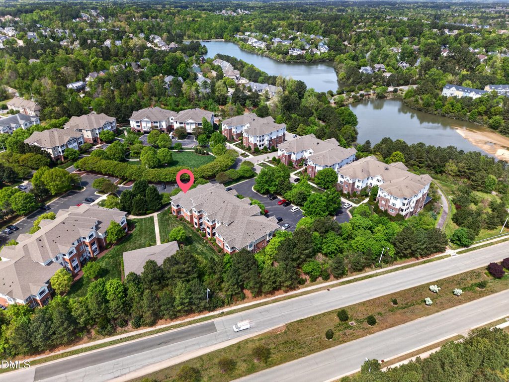 828 Waterford Lake Drive - Photo 43