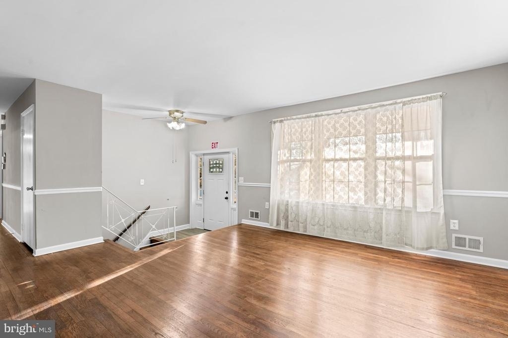 11904 N Marlton Avenue - Photo 2
