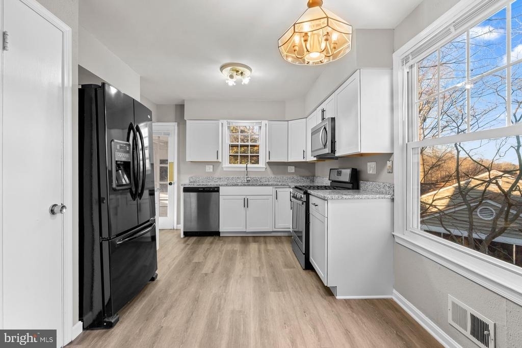 11904 N Marlton Avenue - Photo 7