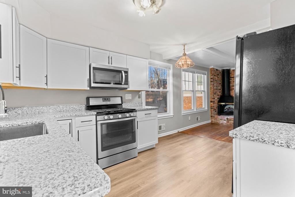 11904 N Marlton Avenue - Photo 6