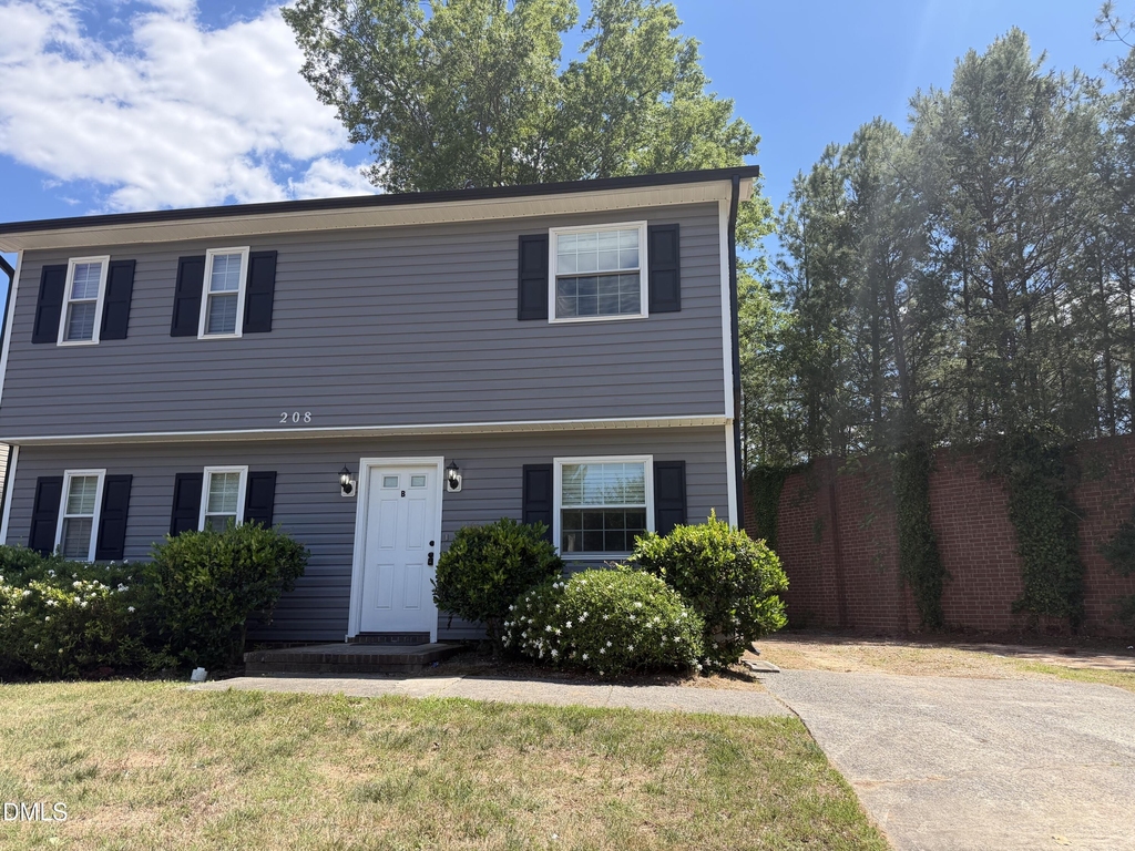 208 Bridgefield Place - Photo 0