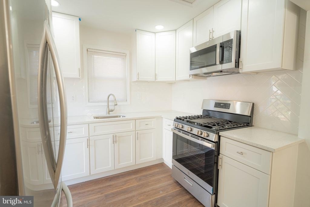 2409 Greeley Place - Photo 3