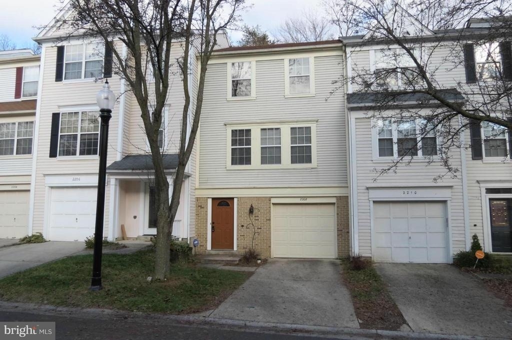 2208 Wimbledon Circle - Photo 0