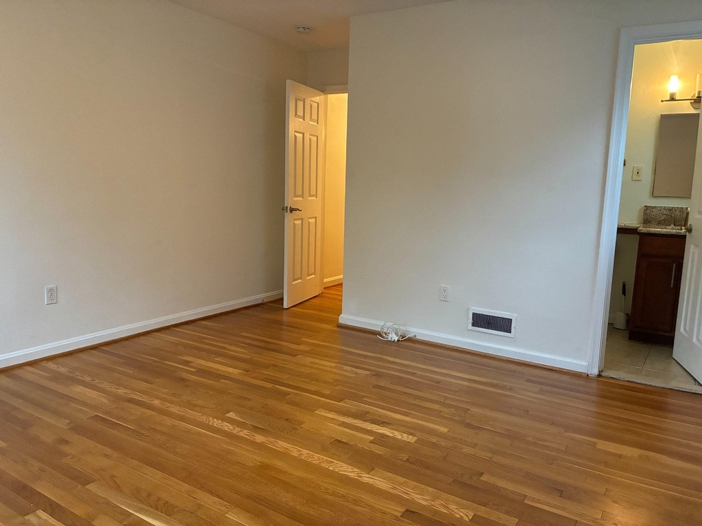 5311 Sangamore Road - Photo 6