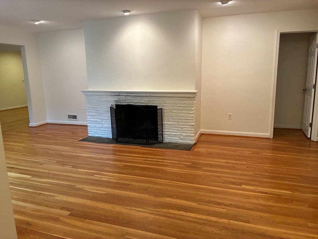 5311 Sangamore Road - Photo 2