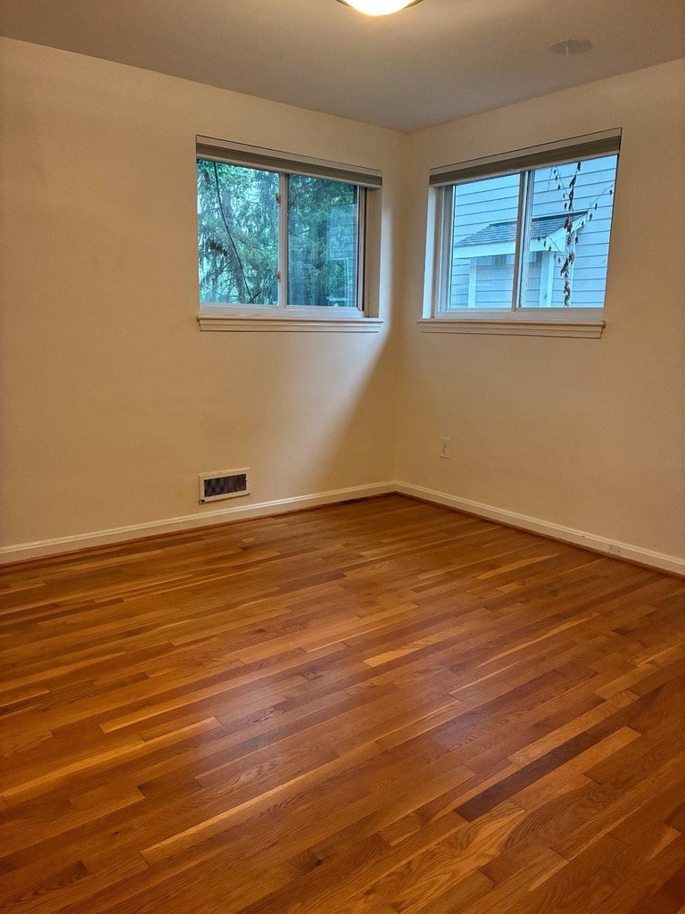 5311 Sangamore Road - Photo 8
