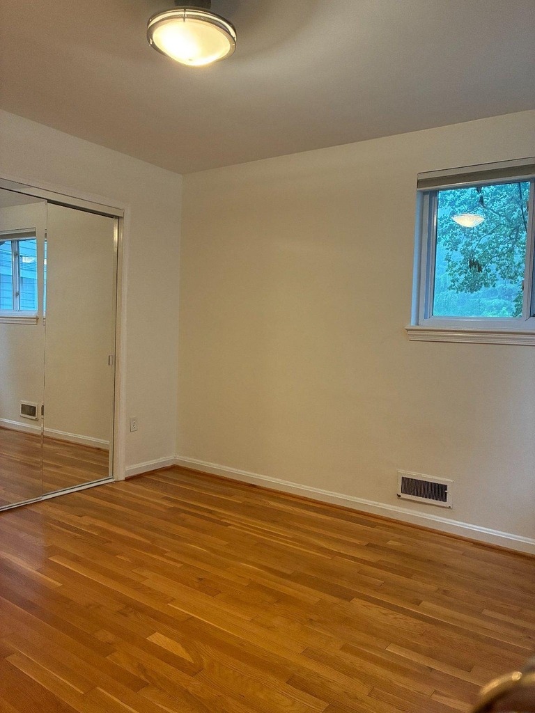5311 Sangamore Road - Photo 9