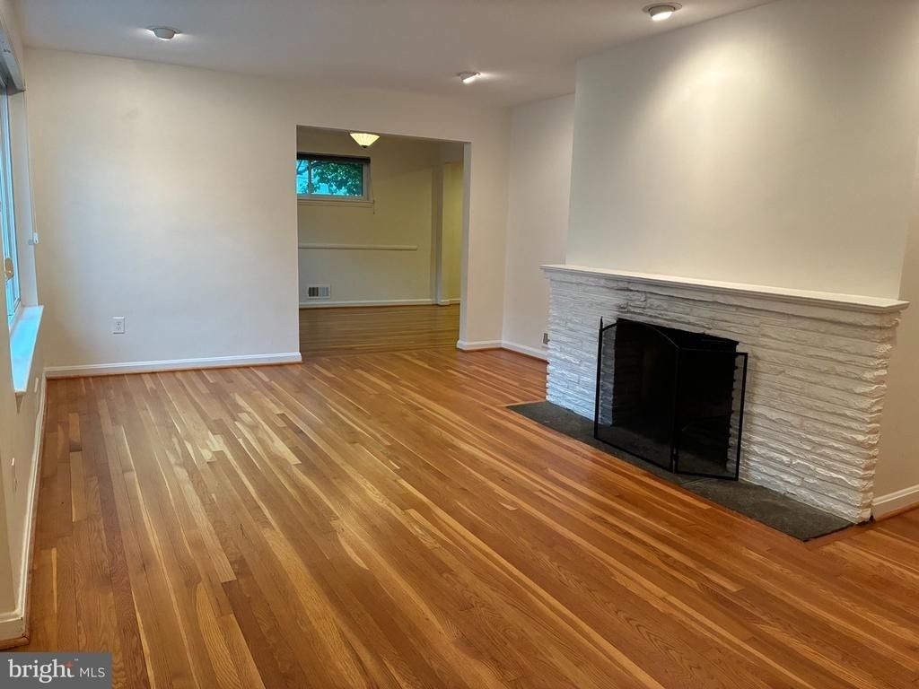 5311 Sangamore Road - Photo 3
